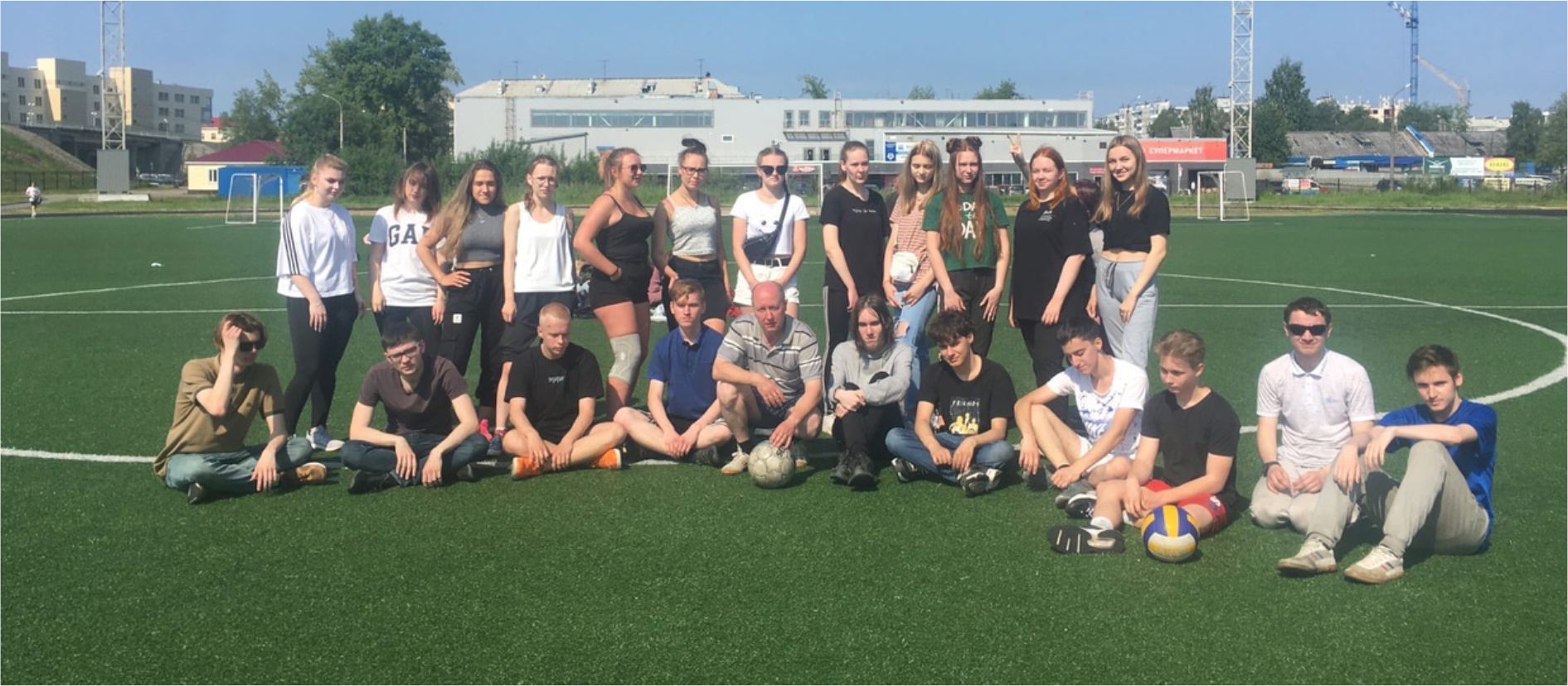 21 и 24 июня 2021 года у студентов групп 19/О/БД и 19/О/ПК на стадионе «Буревестник» состоялись занятия по физической культуре