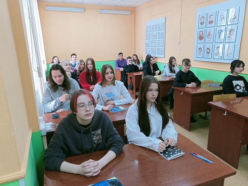 22 апреля у студентов «Колледжа Менеджмента» из группы 23/О/П, идет урок по «Английскому языку»