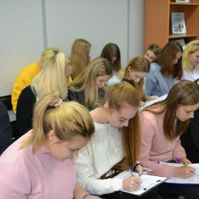 Студенты 4 курса очно-заочного отделения групп 16ОП и 16ОБД посетили ГКУ АО «Центр занятости населения города Архангельска», 18 октября 2019 г.